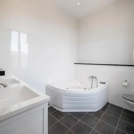 Willa Ref 1831 - Center - For Rent *
