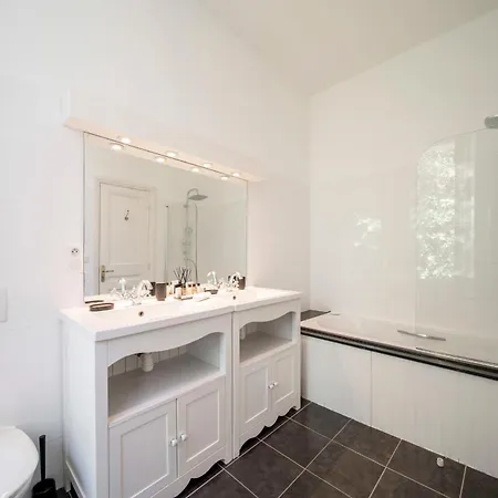 Willa Ref 1831 - Center - For Rent
